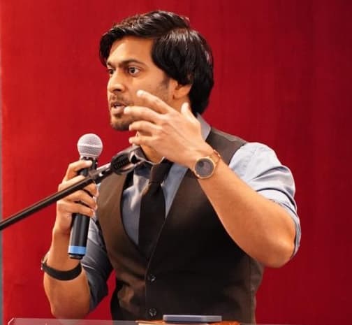 Vinod Kumar Bhovi speaking at an event